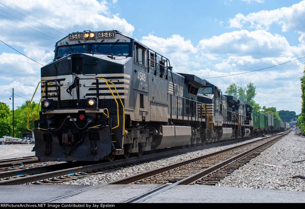 NS 4548 leads an intermodal north at Dundee Yard 